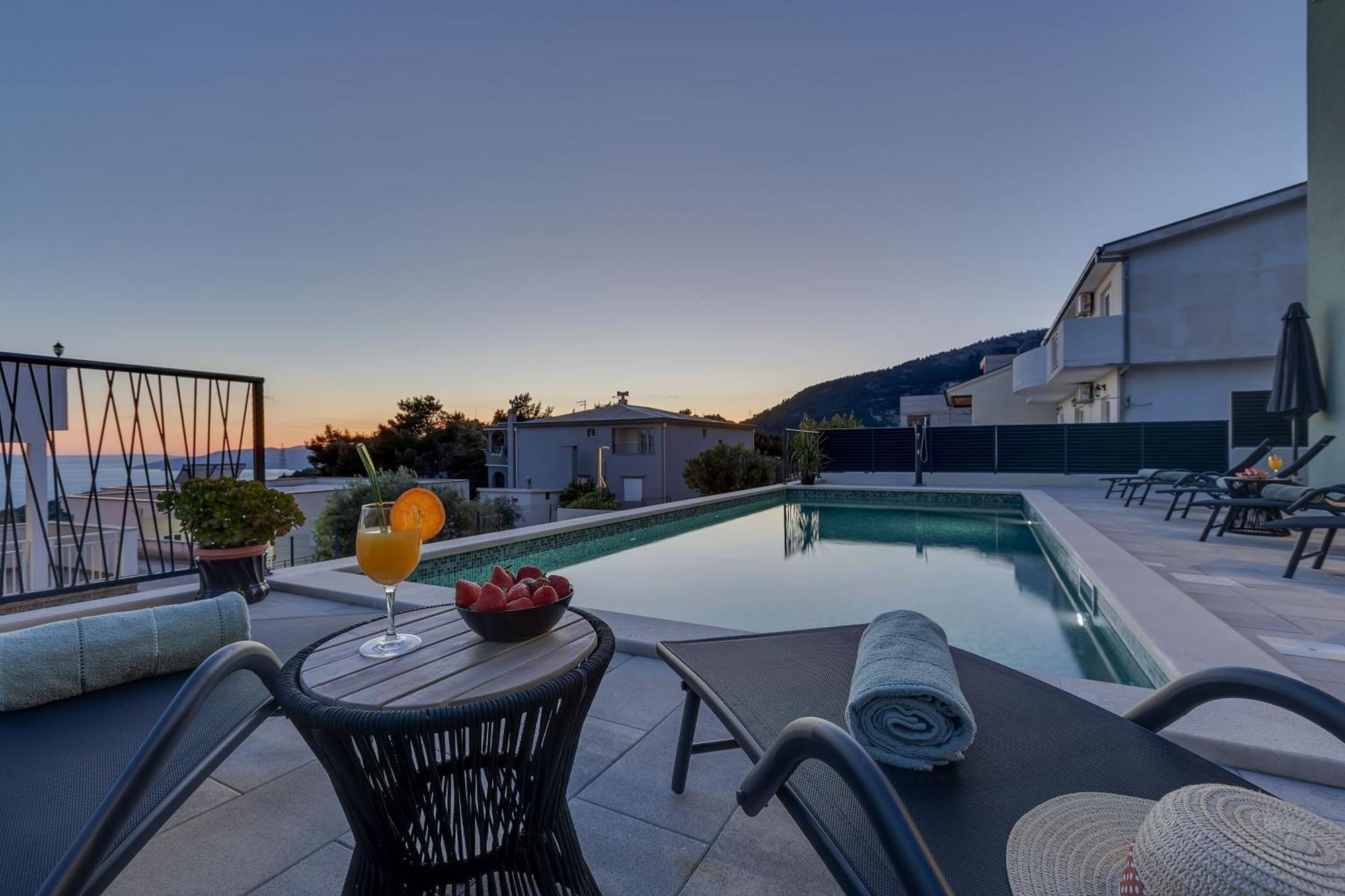 Bava - Swimming Pool With Sea View Makarska