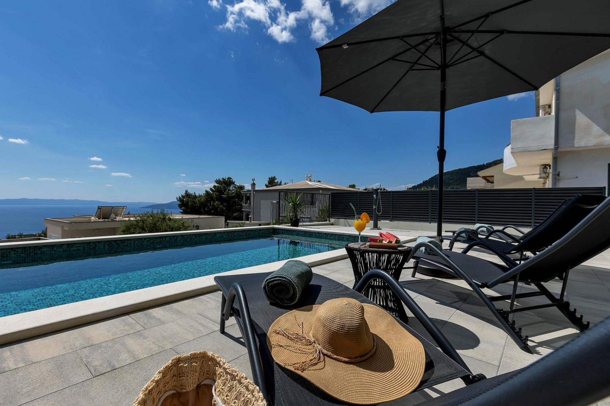 Bava - Swimming Pool With Sea View