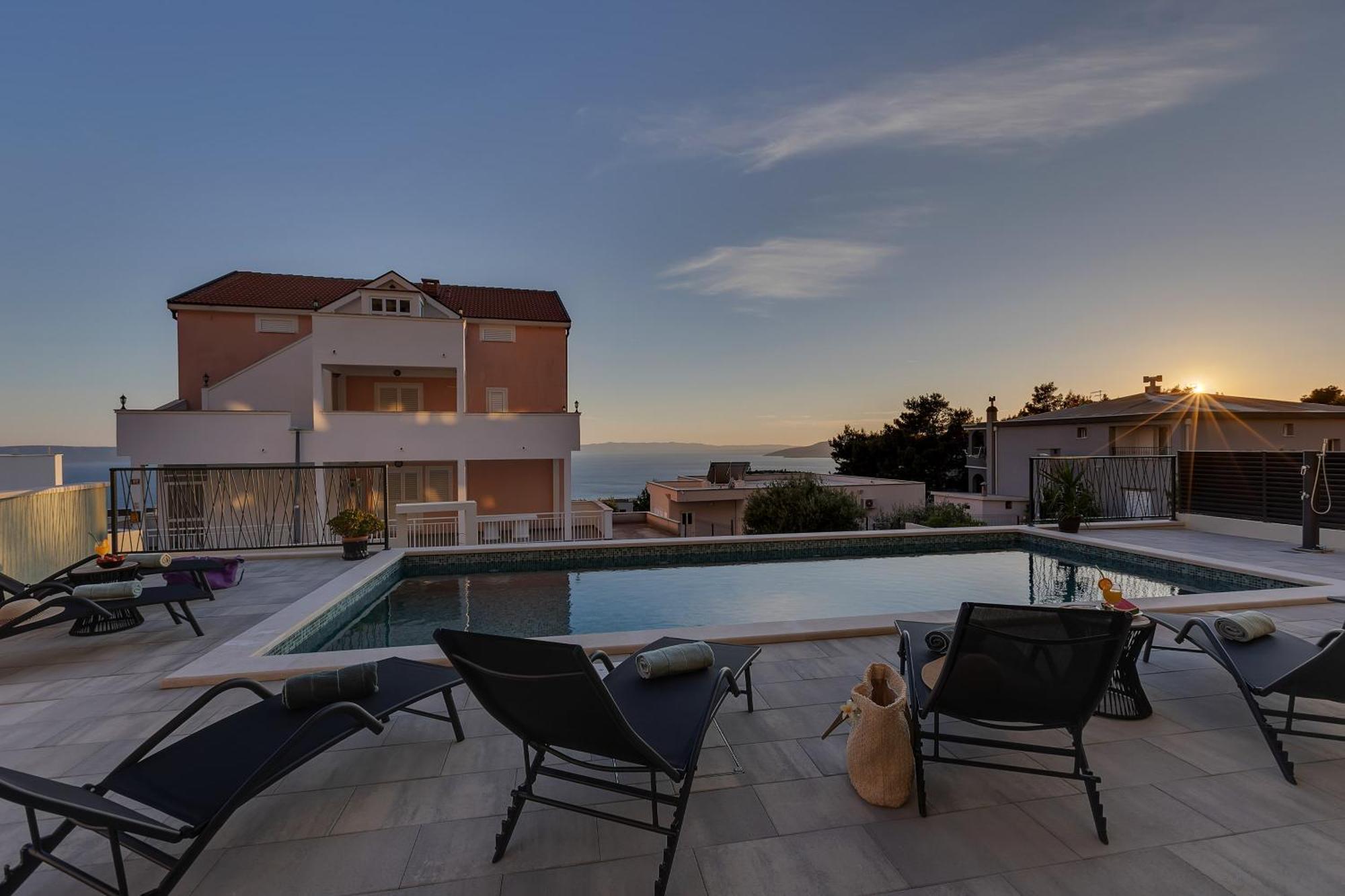 Bava - Swimming Pool With Sea View